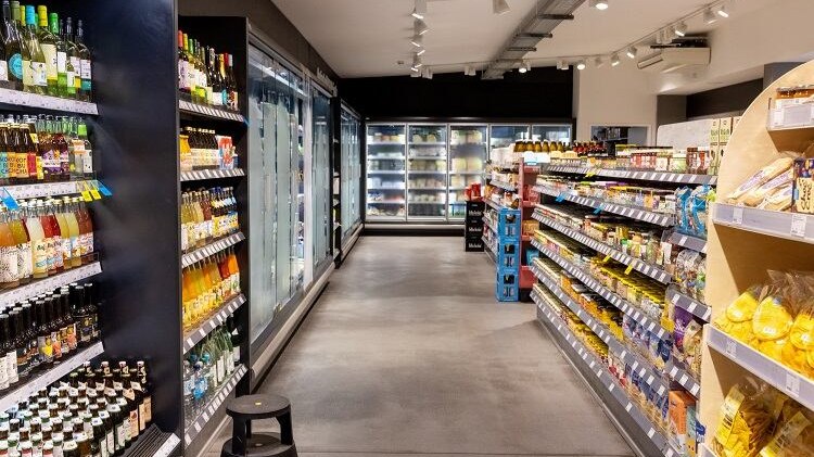 Private label vs national brands — the pricing tightrope in hard discount and pharmacy